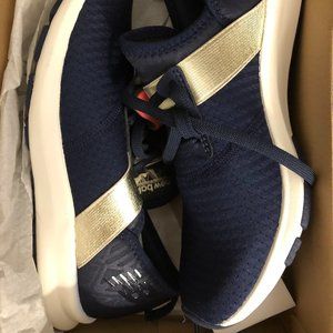 New Balance Nergize 8 (womens) sneakers in navy and gold